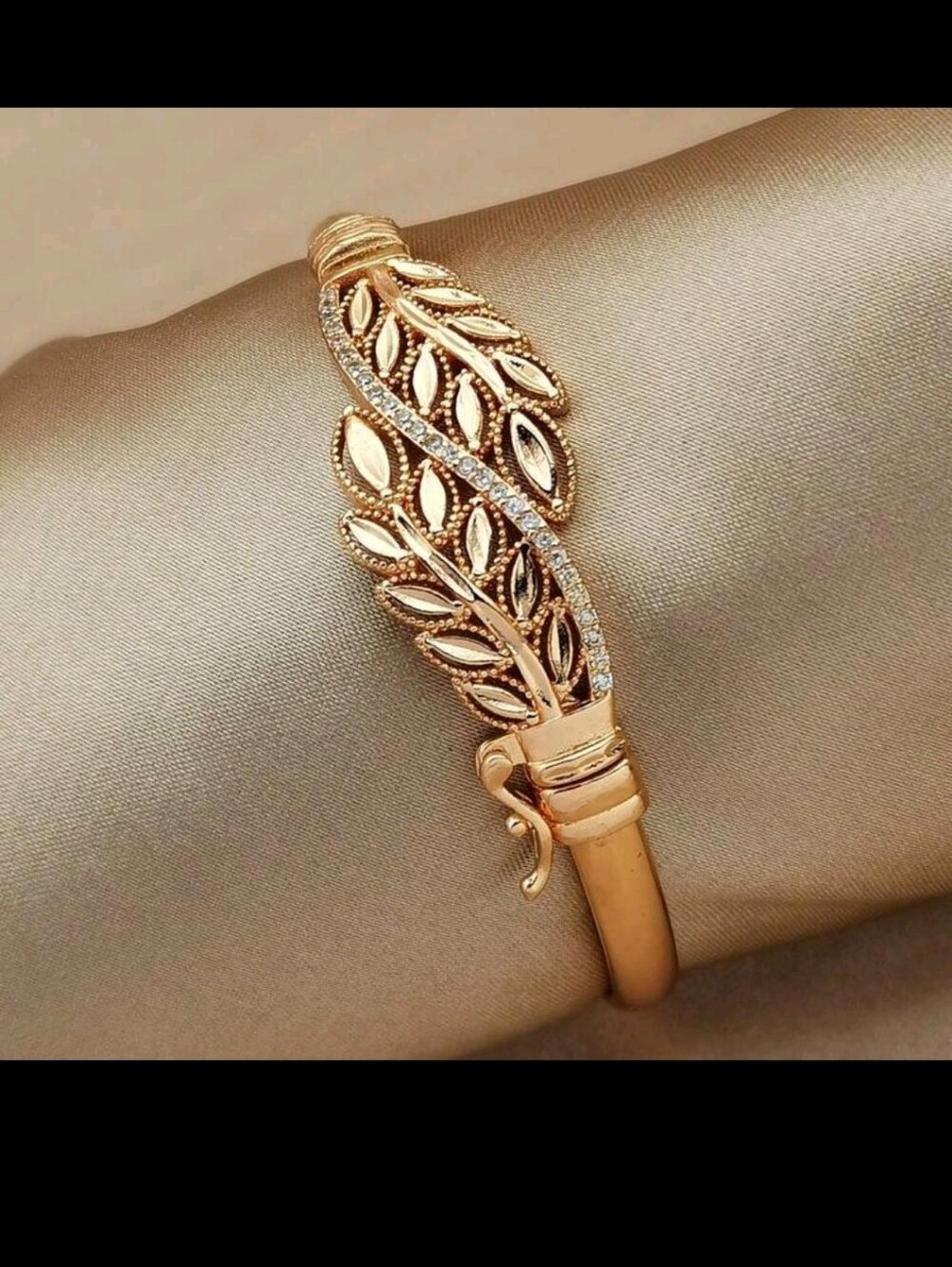 BRAND NEW ** Gold Leaf Statement Bangle Bracelet
